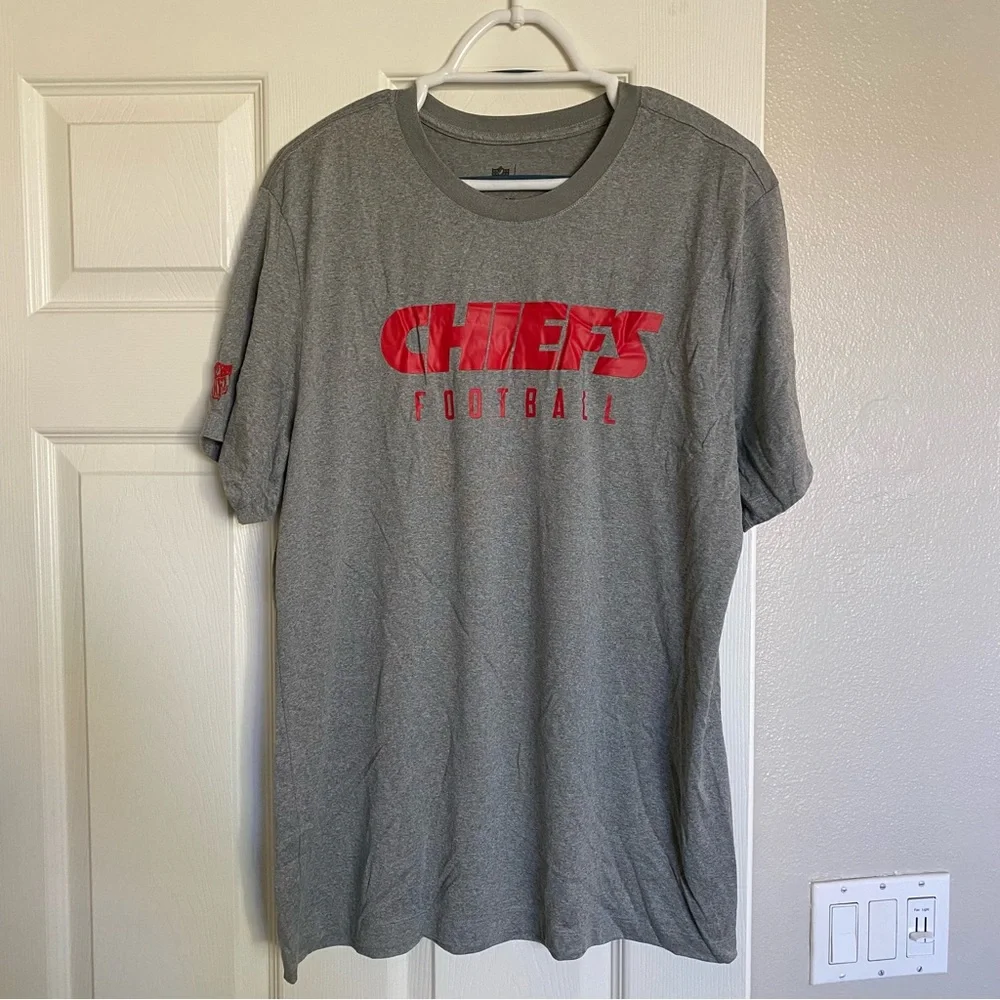 NWT Kansas City Chiefs Nike NFL On Field Apparel Shirt Size Large